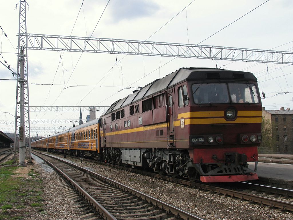 TЗЛ70-204 mit D 2RJ Riga Pasazieru-Moskva Rijskaja auf Bahnhof Riga Pasazieru am 1-5-2010.