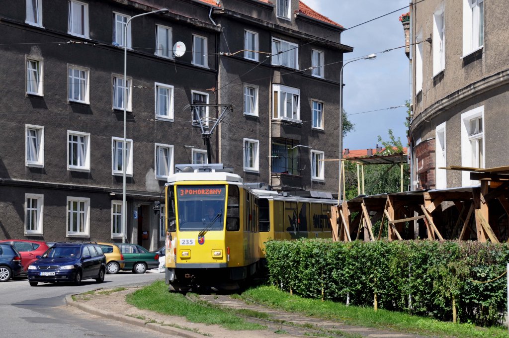 T6A2D Wagen: 235 an der Haltestelle Szczecin-Boguchwały (08.08.2012)