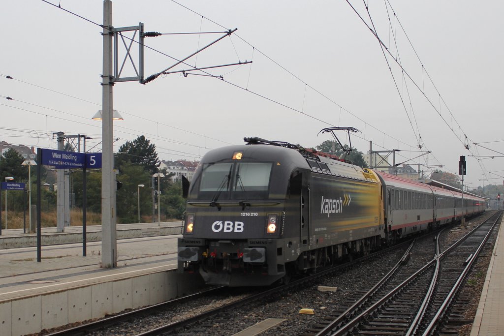 Tglich grt das Murmeltier die 1216 210 welche schon den Steckenabschnitt Graz-Prag-Graz auswendig fahrn knnte, hier am OEC 78  Gustav Klimt  von Graz Hauptbahnhof (G) nach Prag (PRHN) hier im Bahnhof Wien Meidling (Mi); am 23.10.2011