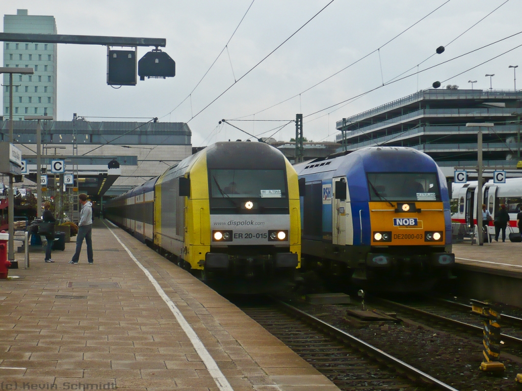 Tag 2: In Hamburg-Altona konnten wir dann diese zwei engen Verwandten fotografieren. Die rechte 223 verlässt in wenigen Minuten mit einer NOB nach Westerland (Sylt) den Bahnhof, während die Kollegin links neben ihr gerade von dort gekommen ist.