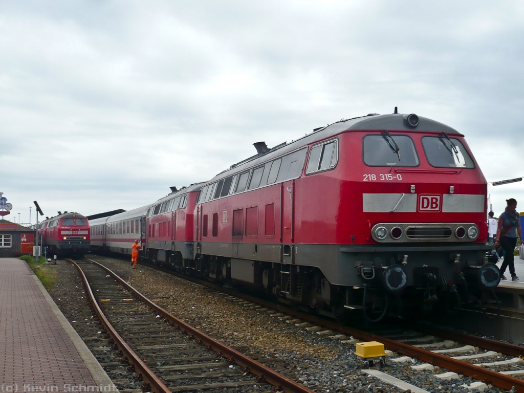 Tag 2: Nun hat uns die 218 315-0 mit ihrer Kollegin im IC 2074 gut 5 Minuten zu früh nach Westerland (Sylt) gebracht. Zeit für's Mittagessen - immerhin ist es schon 14:00 Uhr!