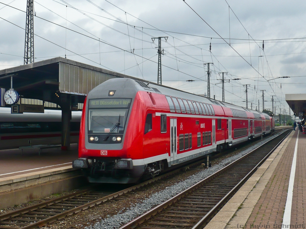 Tag 5: Da wir mit unserem IC 2141 auf der Fahrt nach Hamm (Westf) in Dortmund Hbf einen längeren Aufenthalt hatten, bin ich mal kurz ausgestiegen, um u. a. diesen RE 11 von Paderborn Hbf nach Düsseldorf Hbf zu fotografieren.