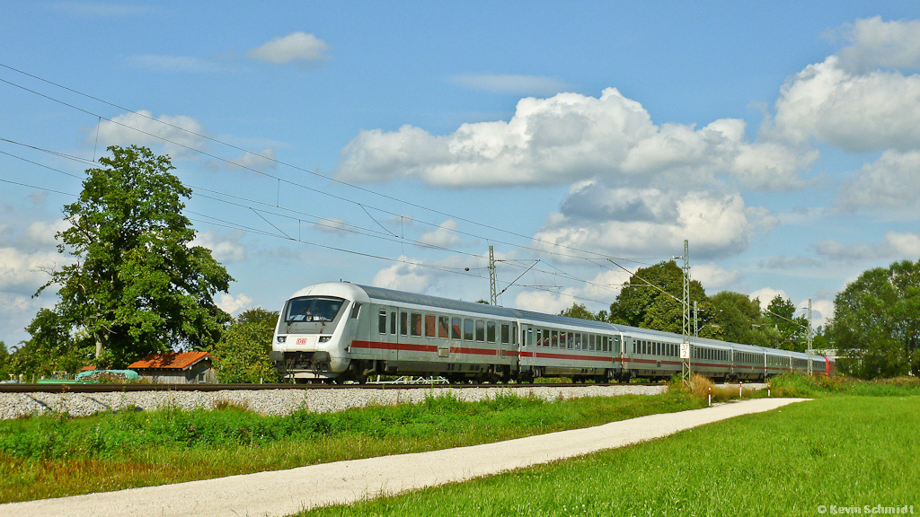Tag 5: EC 216 aus Graz fährt mit Steuerwagen voraus in Richtung München auf seiner langen Fahrt nach Saarbrücken. (16.08.2011)