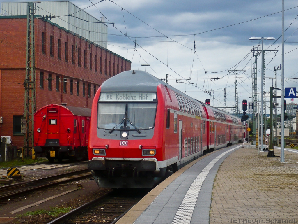 Tag 5: Ein Doppelstock-Wendezug erreicht als RE von Saarbrücken Hbf den Koblenzer Hauptbahnhof auf Gleis 9. Mit diesen Zügen - aber auch mit Quietschies - bekamen wir es auf der Moselstrecke die nächsten Tage öfters zu tun.