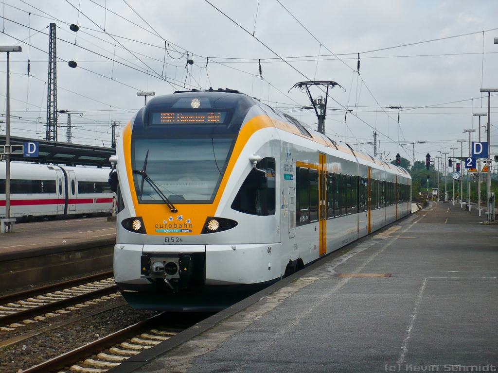 Tag 5: Schließlich sind wir in Hamm (Westf) angekommen. Auf Gleis 2 fährt gerade die ERB von Bielefeld Hbf nach Münster (Westf) Hbf ein.