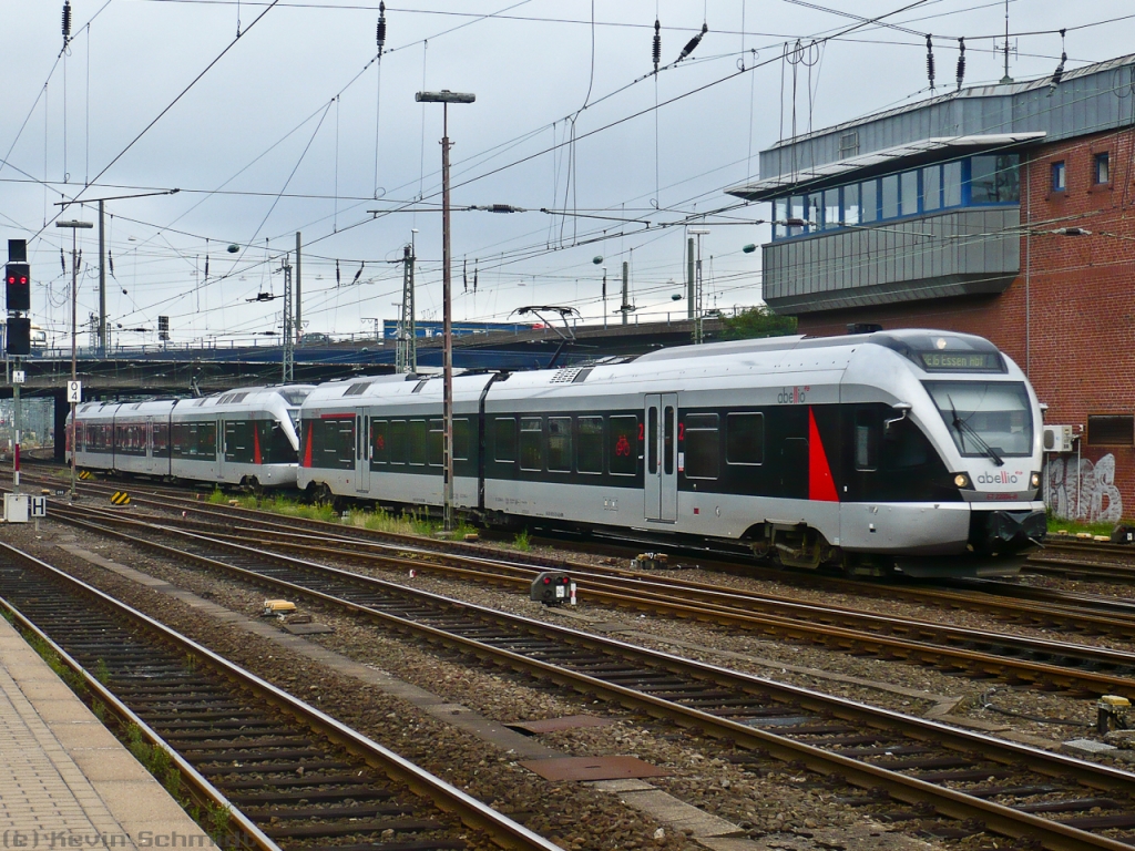 Tag 5: Zwei Abellio-Flirts von Iserlohn und Siegen erreichen Hagen Hbf auf Gleis 1 zur Weiterfahrt nach Essen Hbf.