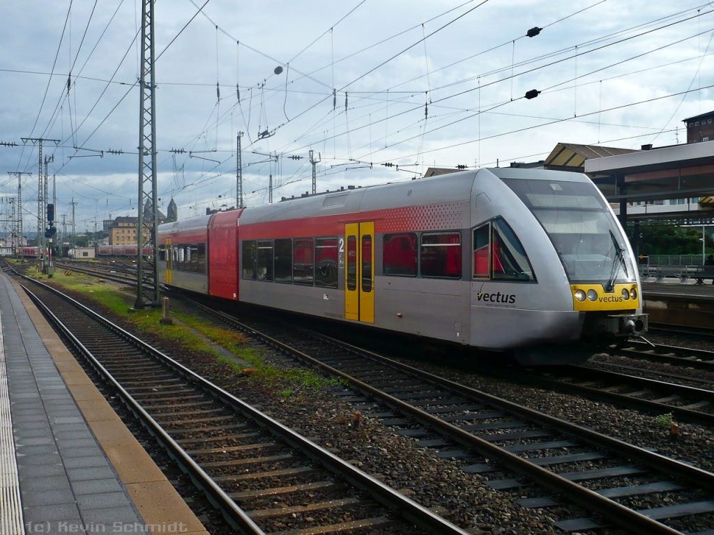 Tag 7: Ein VT 646 von vectus durchfährt den Koblenzer Hauptbahnhof.