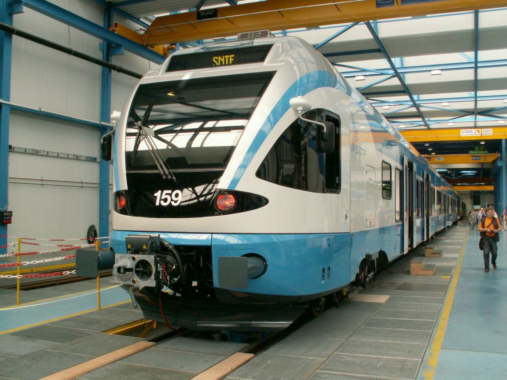 Tag der offenen Tr bei Stadler Rail in Bussnang/TG.Blick in die Montagehalle.Im Bild ein Flirt Triebzug fr Algerien(SNTF)
05.06.10