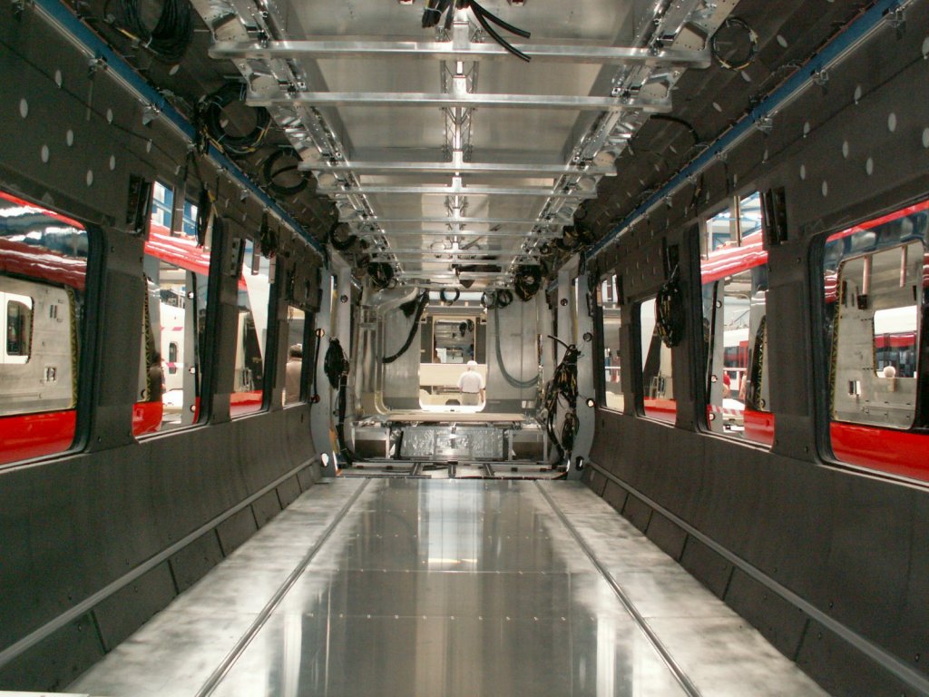 Tag der offenen Tr bei Stadler Rail in Bussnang.Blick in einen Wagenkasten.In Bussnang befindet sich das Kompetenzzentrum fr die Flirt und GTW Triebzge,sowie fr Zahnradbahnen.05.06.10 