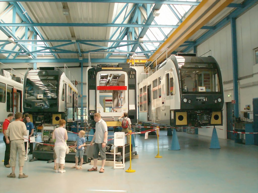 Tag der offenen Tr bei Stadler Rail in Bussnang.Im Bild neue Triebfahrzeuge vom Typ ABe4/8  Diamant  fr die Bremgarten- Dietikon Bahn(BDWM)05.06.10




 
