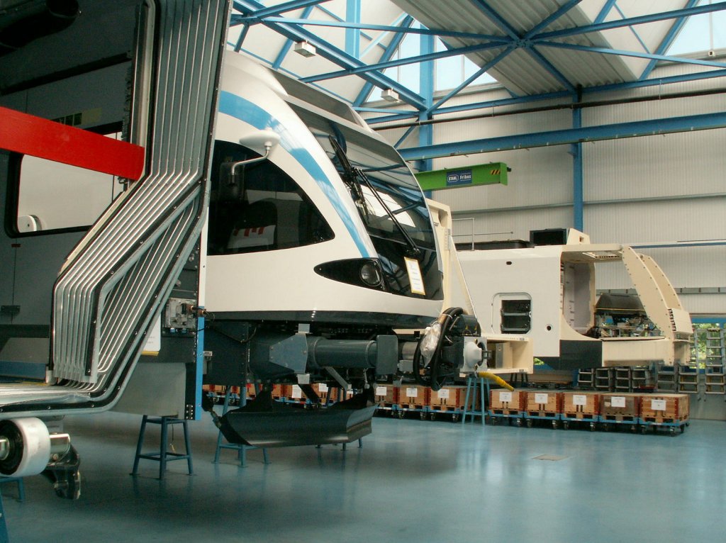 Tag der offenen Tr bei Stadler Rail in Bussnang.Es kamen ber 12000 Besucher.Blick in die Montagehalle.05.06.10