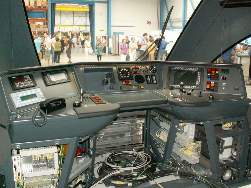 Tag der offenen Tr bei Stadler Rail in Bussnang.Der zuknftige Arbeitsplatz eines  Flirt  Triebwagenfhrers.05.06.10