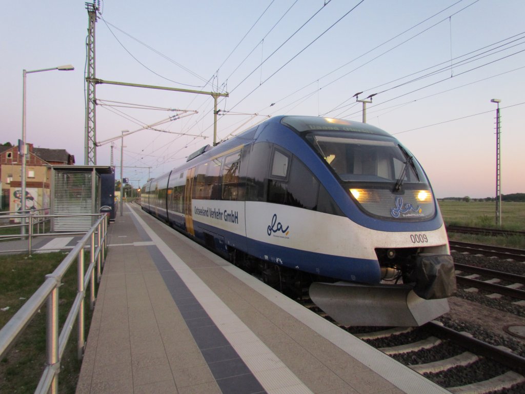 Talent 0009 der OLA Neubrandenburg im Bahnhof von Laage am 25.05.2012