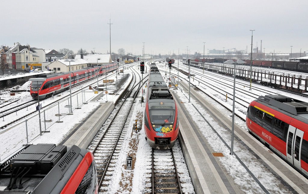 Talentansammlung am Bhf Euskirchen. RB 23 und RB 24. Von und nach Kln-Deutz; Bonn; Kall-Eifel und Bad Mnstereifel. 27.01.2010
