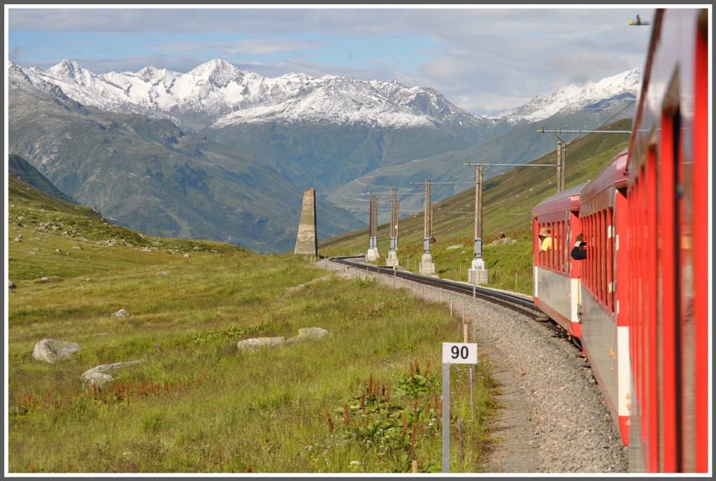 Talfahrt vom Oberalppass Richtung Andermatt mit Blick zur Furka. (21.07.2011)