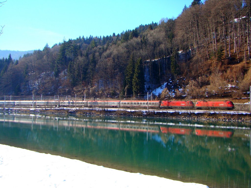 Tandem bespannte Schnellzug kurz nach Kufstein. 07.02.2011