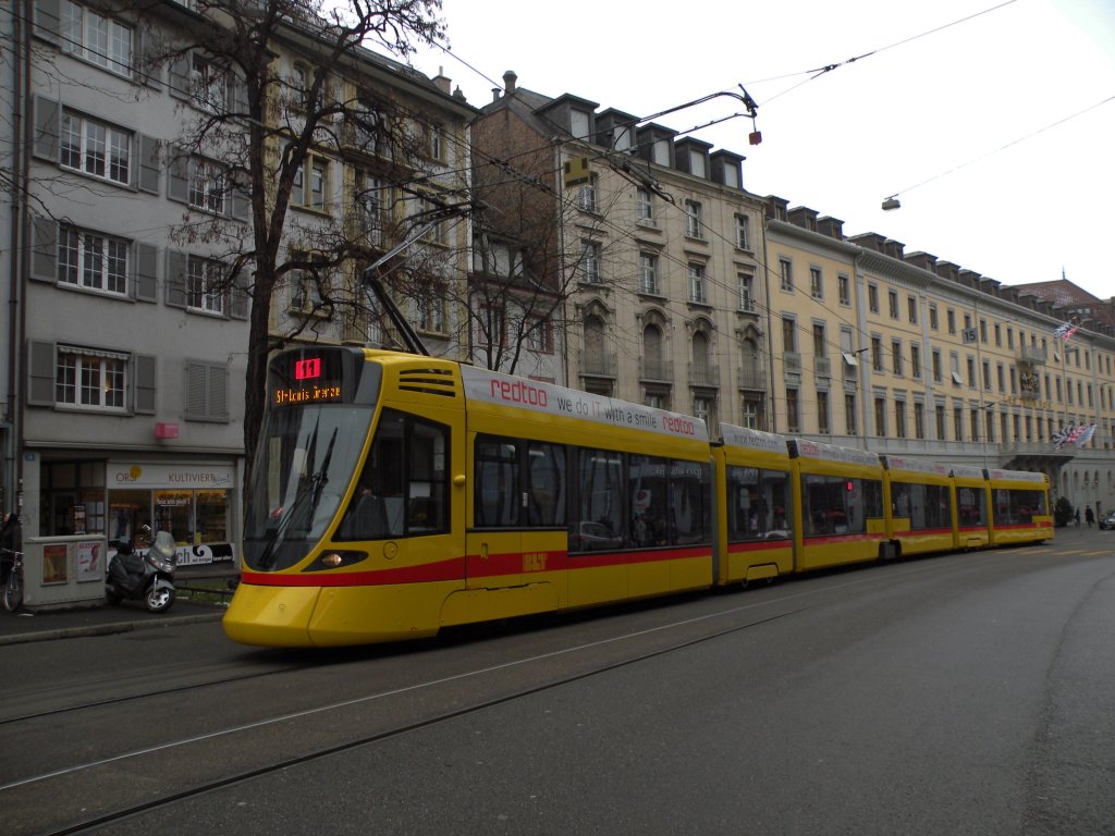 Tango 151 auf der Linie 11 unterwegs Richtung St. Louis Grenze. Die Aufnahme stammt vom 17.02.2010. 