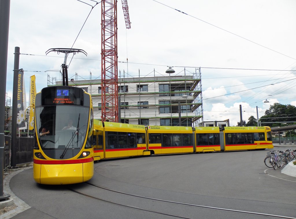 Tango 152 mit einer Fahrschule am Bahnhof in Dornach. Die Aufnahme stammt vom 07.06.2011.