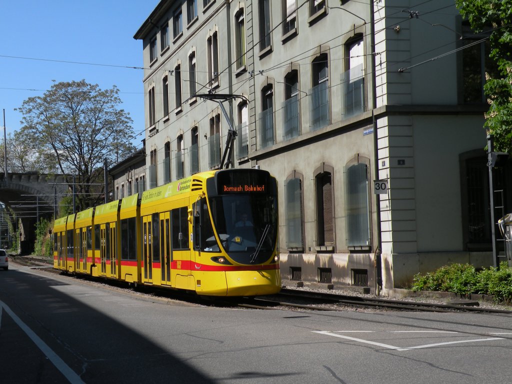 Tango mit der Betriebsnummer 152 auf der Linie 10 fhrt zur Haltestelle Heuwaage. Die Aufnahme stammt vom 03.05.2012. 