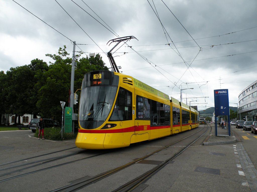 Tango mit der Betriebsnummer 152 auf der Linie 10 an der Haltestelle M-Parc. Die Aufnahme stammt vom 09.06.2012.