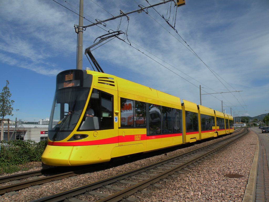 Tango mit der Betriebsnummer 156 auf der Linie 10 kurz nach der Haltestelle M-Parc. Die Aufnahme stammt vom 02.06.2012.