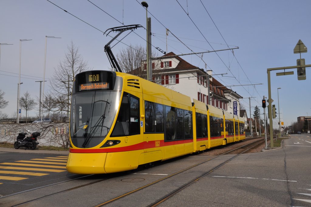 Tango mit der Betriebsnummer 156 verlsst die Haltestelle Hofmatt auf der Linie 10. Die Aufnahme stammt vom 06.03.2012.