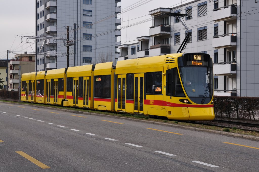 Tango mit der Betriebsnummer 157 kurz vor der Haltestelle Neue Welt auf der Linie 10. Die Aufnahme stammt vom 06.03.2012.







 
