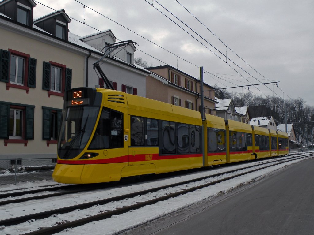 Tango mit der Betriebsnummer 158 auf der Linie 10 kurz vor der Haltestelle Mnchenstein Dorf. Die Aufnahme stammt vom 13.02.2012.