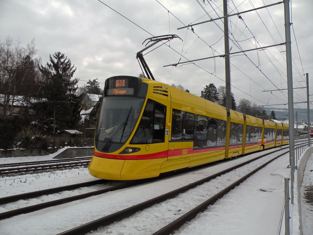 Tango mit der Betriebsnummer 158 auf der Linie 10 ist soeben von der Endhaltestelle in Dornach Richtung Basel abgefahren. Die Aufnahme stammt vom 13.02.2012.