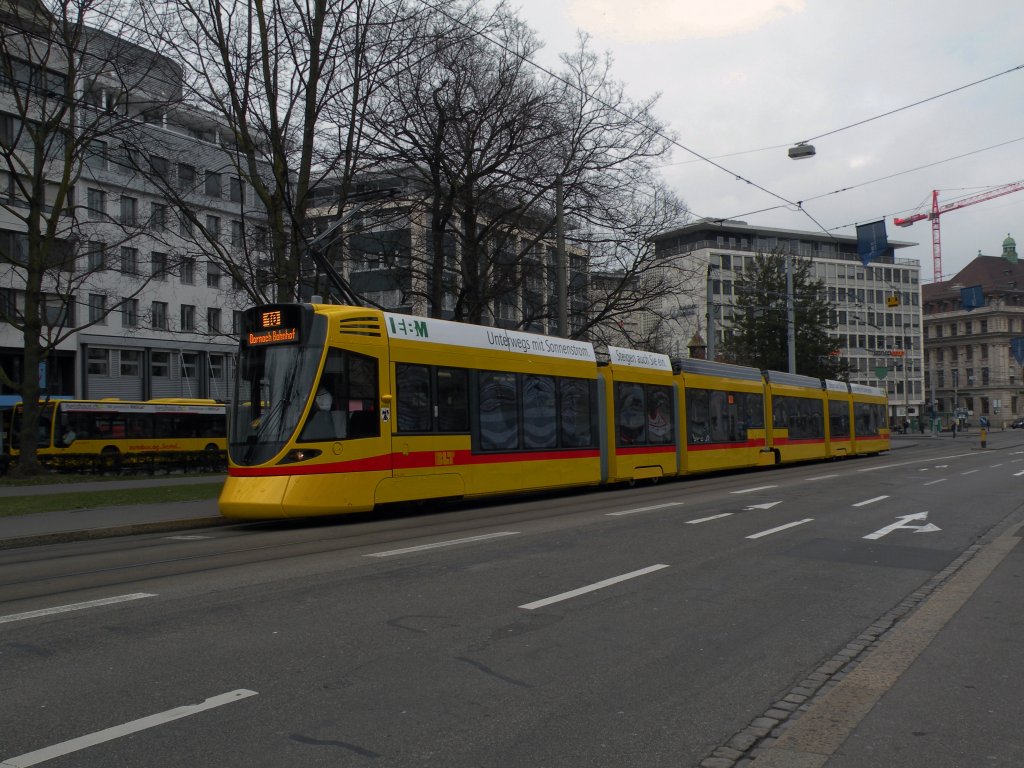 Tango mit der Betriebsnummer 158 und dem Gemeindewappen von Dornach auf der Linie 10 an der Haltestelle Aeschenplatz. Die Aufnahme stammt vom 11.03.2012.