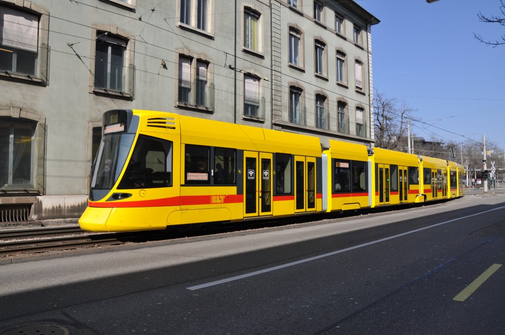 Tango mit der Betriebsnummer 159 auf der Linie 10 kurz vor der Haltestelle Heuwaage. Die Aufnahme stammt vom 16.03.2012.

