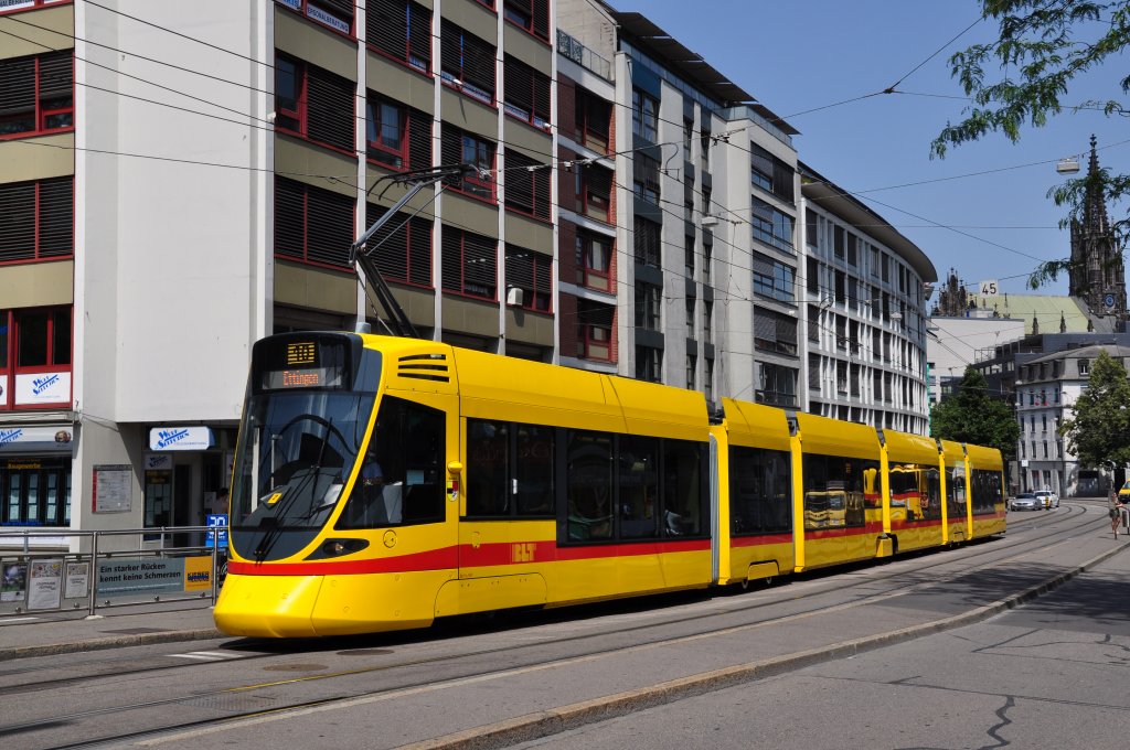 Tango mit der Betriebsnummer 161 auf der Linie 10 an der Haltestelle Heuwaage. Die Aufnahme stammt vom 29.06.2012. 