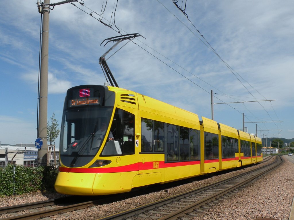 Tango mit der Betriebsnummer 162 auf der Linie 11 kurz nach der Haltestelle M-Parc. Die Aufnahme stammt vom 02.06.2012.