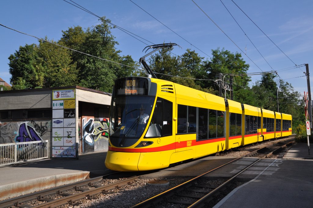 Tango mit der Betriebsnummer 167 auf der Linie 10 kurz vor der Haltestelle Binningen Oberdorf.Die Aufnahme stammt vom 15.08.2012.