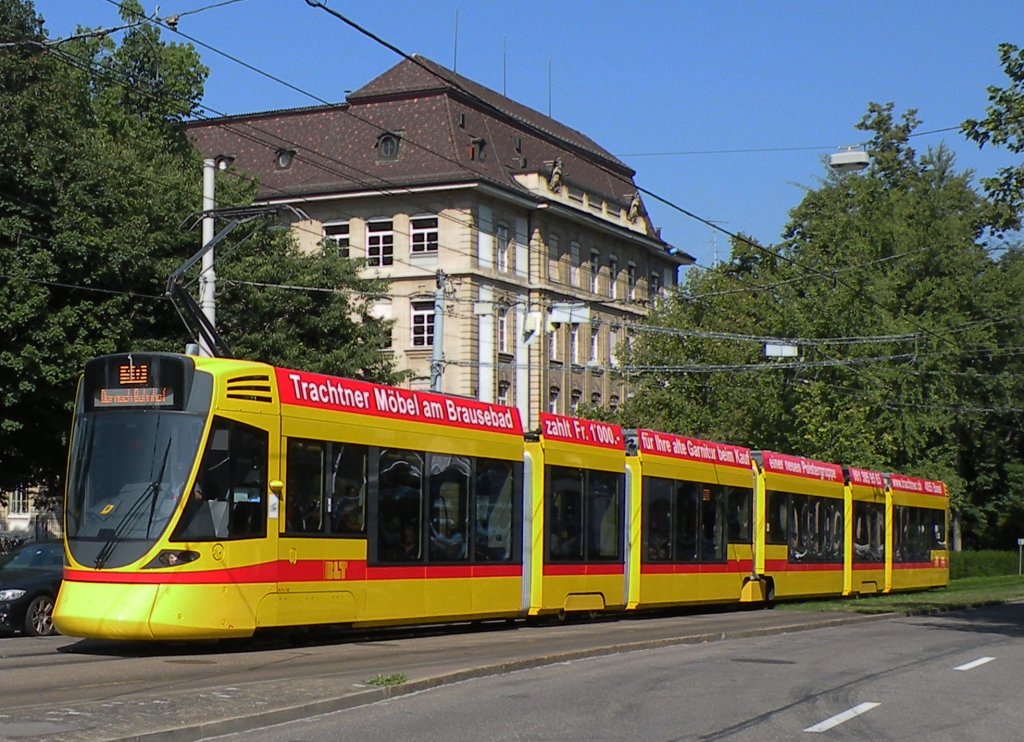 Tango mit der Betriebsnummer 168 auf der Linie 10 kurz vor der Haltestelle Bahnhof SBB. Die Aufnahme stammt vom 07.09.2012.