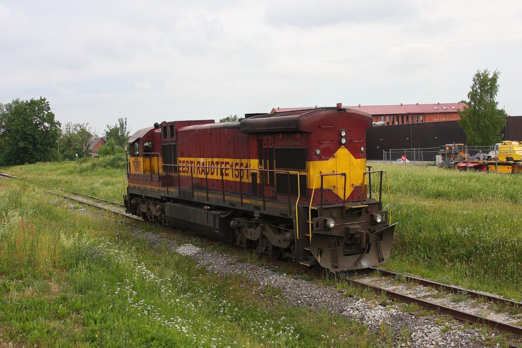 Tartu 13.06.2011 
Diesellok 1551 EESTIRAUDTEE fhrt aus Werkanschluss Richtung Bahnhof Tartu