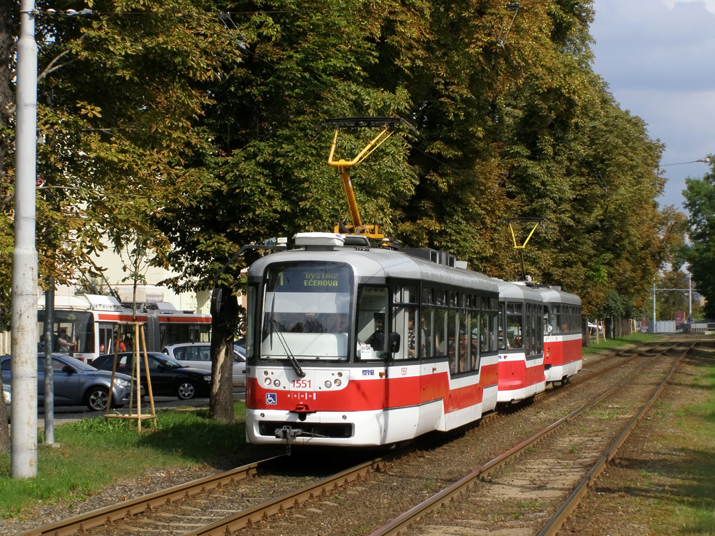Tatra Grozug (VarioLFR.E + VV60LF + T3R.EV) auf der Linie 1 - 05.08.2011 Brno