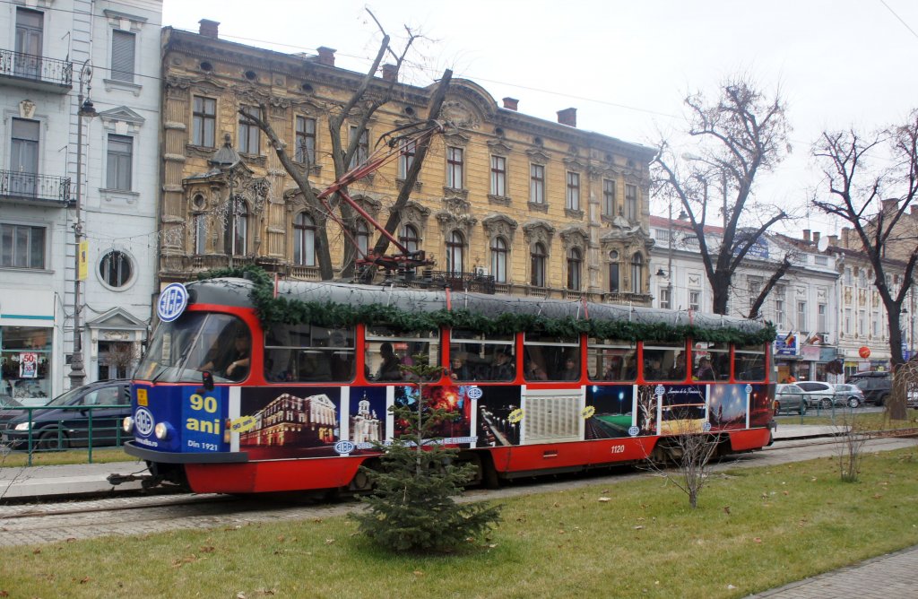 Tatra Straenbahn T4D (ex Halle/Saale 1120) - dekoriert als Weihnachtsbahn, aufgenommen im Januar 2012 in Arad (Rumnien).