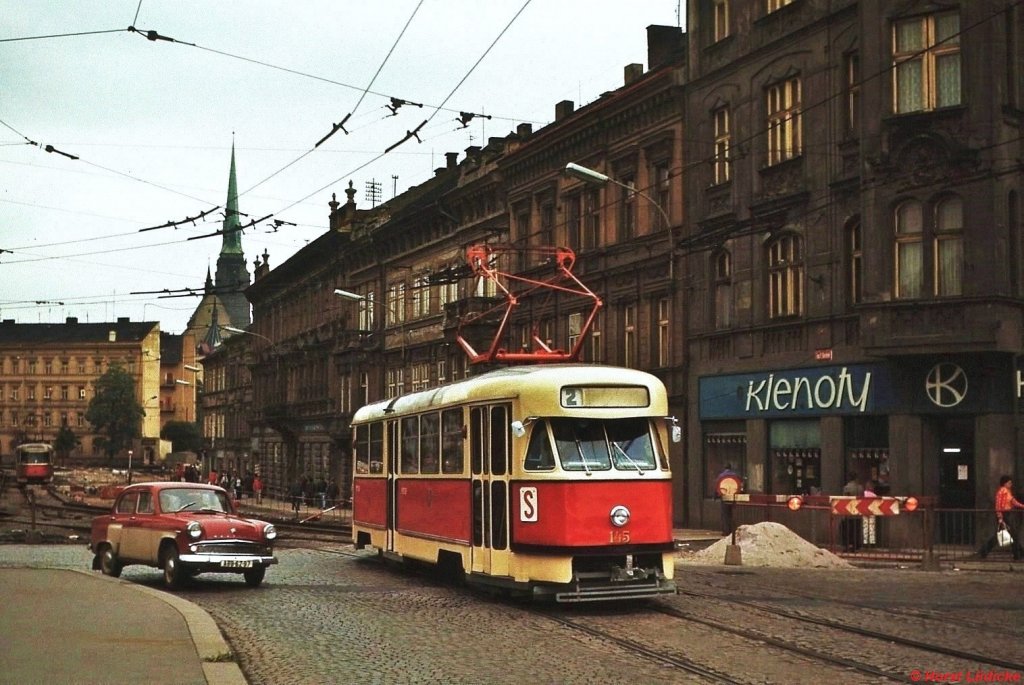 Tatra T2 145 der Straßenbahn Plzen im August 1977
