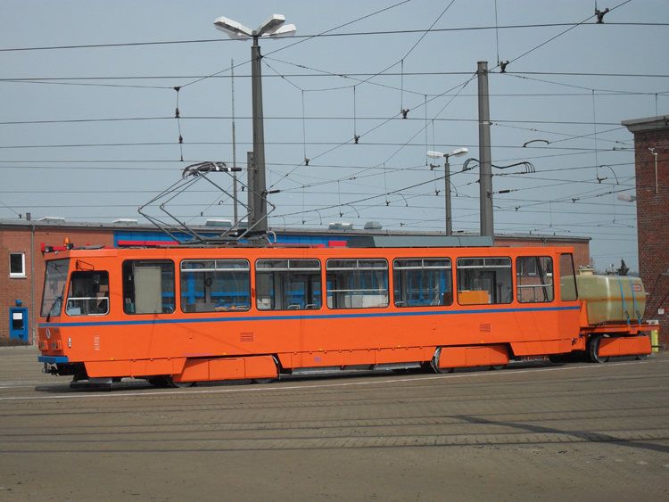 Tatra T6 Wagen 551 als Neue Arbeitstram stand am 13.04.10 auf dem Gelnde der Rostock-Straenbahn AG