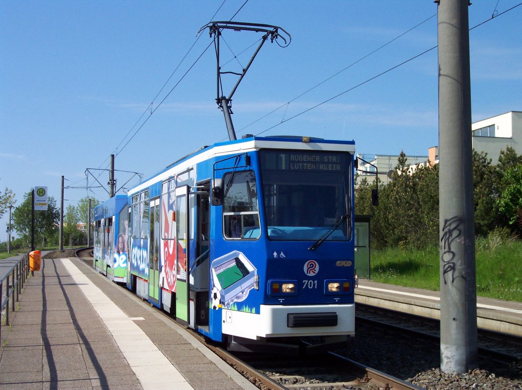 Tatra T6A2 Nr.701 der RSAG Rostock an der Haltestelle Hafenallee auf der Linie 1 unterwegs