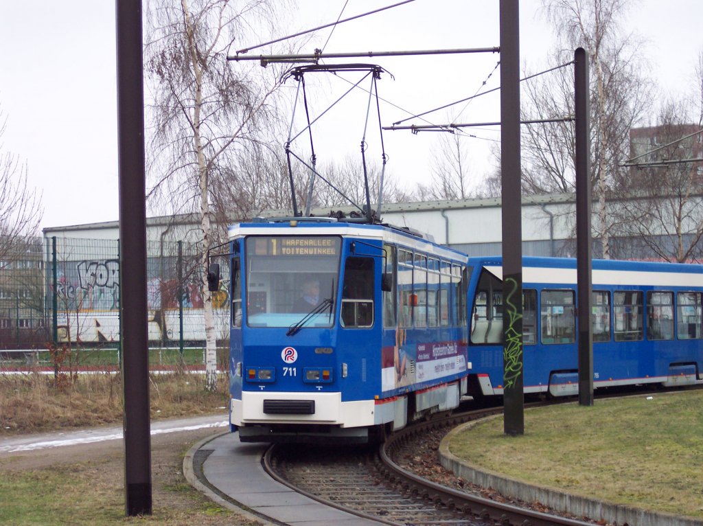 Tatra T6A2 Nr.711 der RSAG Rostock auf der Linie 1 unterwegs in der Wendeschleife Rgener Strae, 25.02.2013