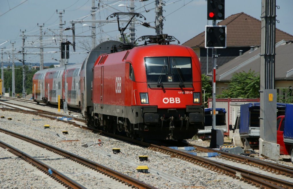 Taurus 1116 231 wird gleich mit dem DoSto-Cityshuttle R2339 Wien Praterstern erreichen. Zugendbahnhof ist Wr.Neustadt Hbf. 16.7.2009