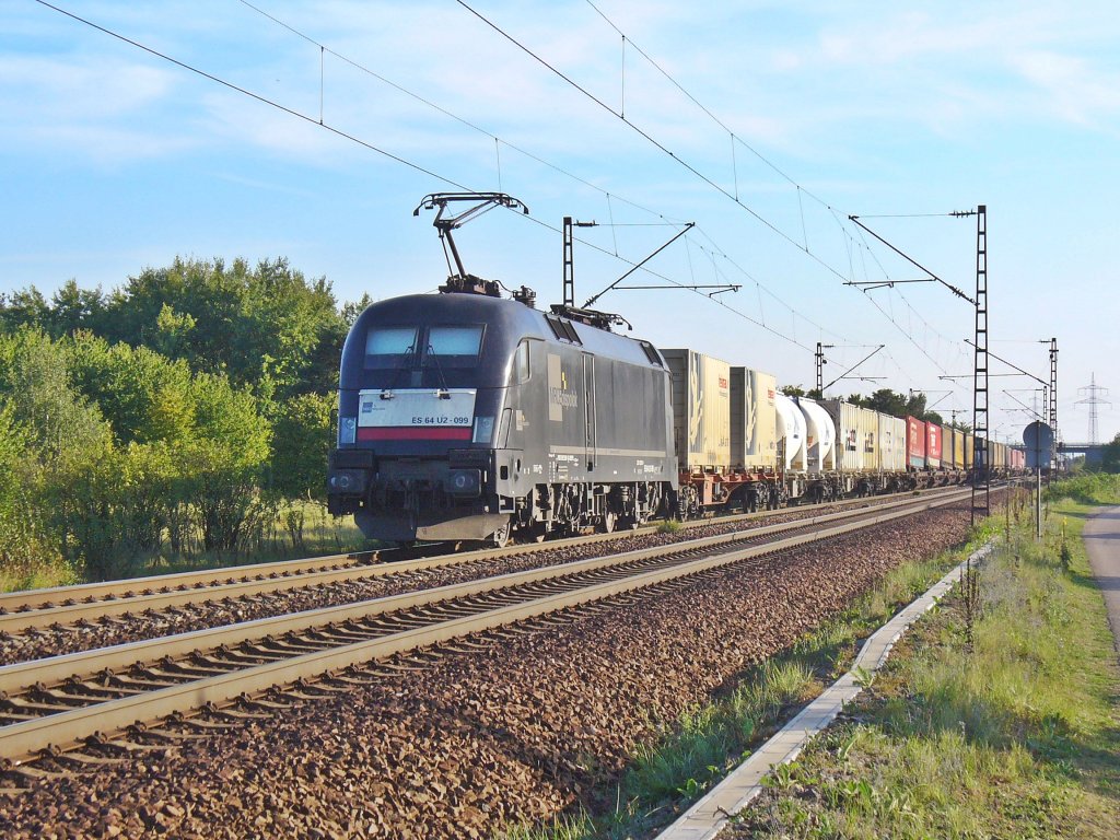 Taurus MRCE ES 64 U2 099 ist am 21.09.2011 mit einen Containerzug in Wiesental
