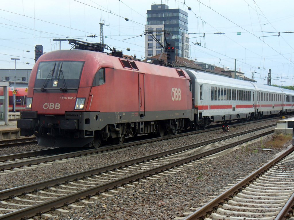 Taurus BB 1116 162-7 zieht den IC 2058 nach Saarbrcken am 21.06.2011 aus Kaiserslautern Hbf