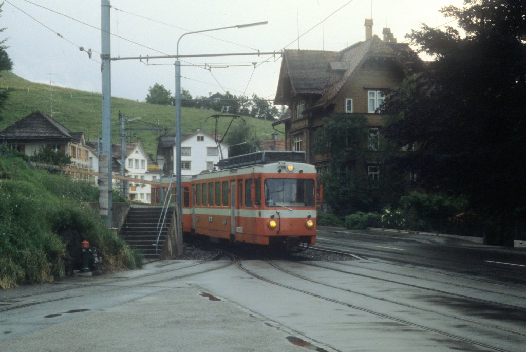 TB, Trogenerbahn am 27. Juni 1980: Zug (BDe 4/8) aus St. Gallen kommt in Trogen an.