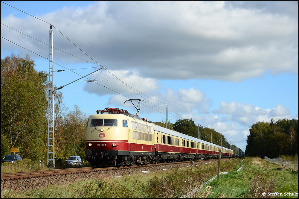 TEE mit 103 184 am 09.10.11 aus Binz. Aufgenommen in Rvershagen.