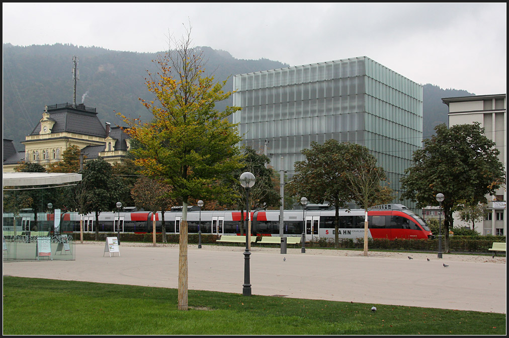 Teil des Stadtbildes - Die Bahn gehört in Bregenz zum Stadtbild dazu ...