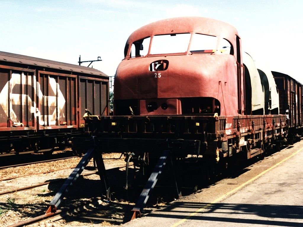 Teil einer Motorpost 3025 in Haarlem Bahnbetriebswerke am 5-8-1995. Bild und scan: Date Jan de Vries.