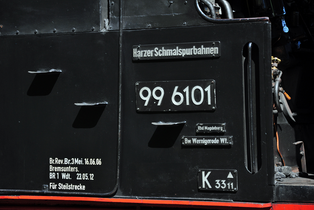Teilaufnahme der 99 6101 mit Datenangaben, im Bf Brohl - 08.09.2012